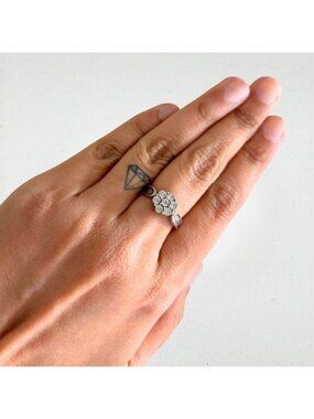 Sterling silver daisy flower cluster ring, seven starburst settings, size 7.25